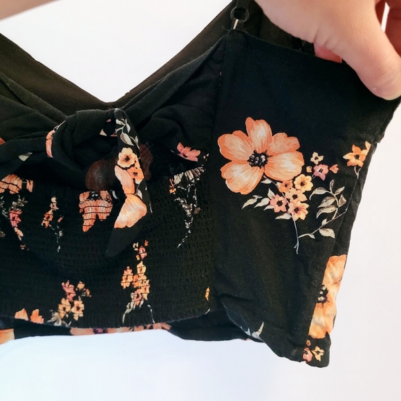 4/$20 🍒 H&M | Floral Crop Top - Picture 5 of 8